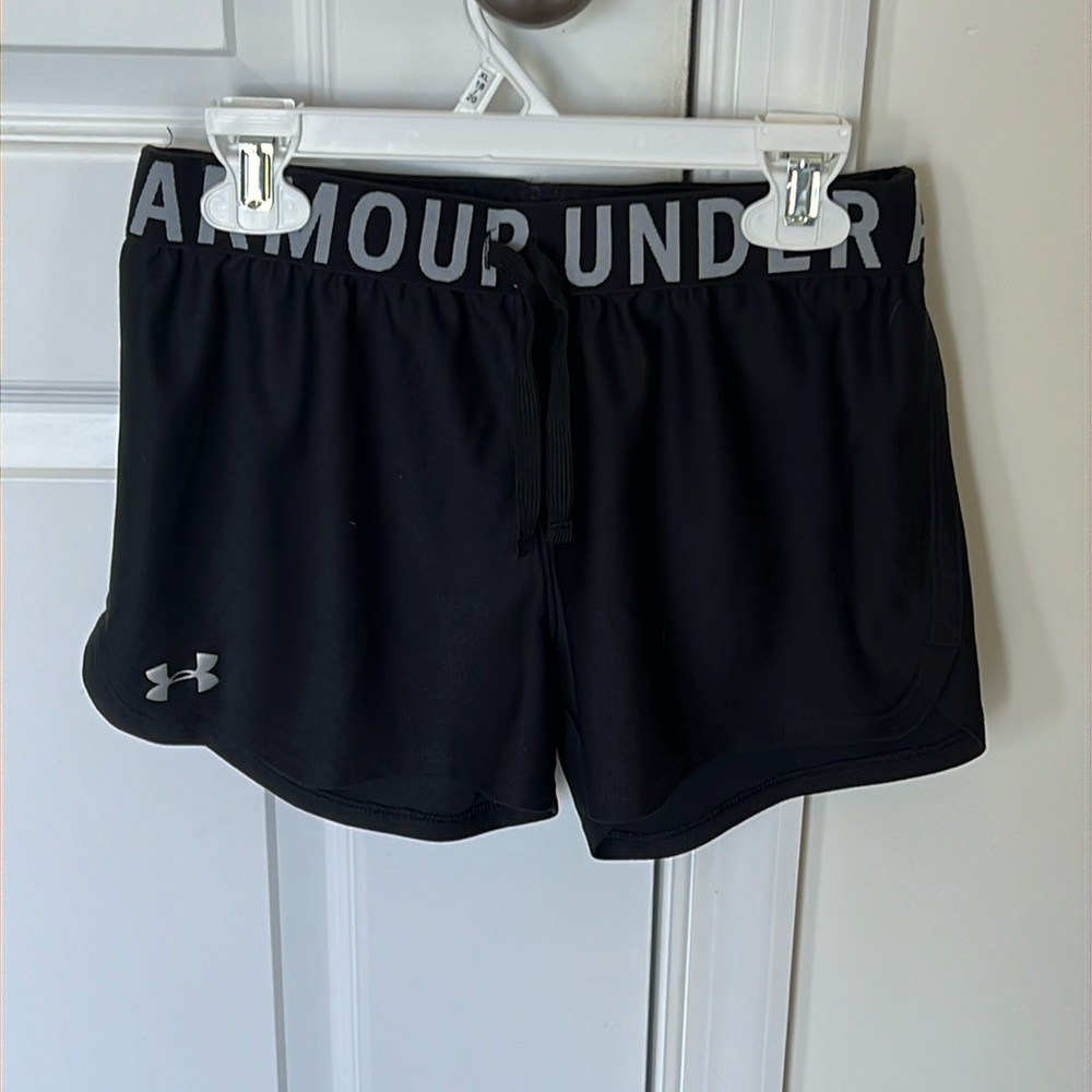 UNDER ARMOUR BLACK ATHLETIC SHORTS